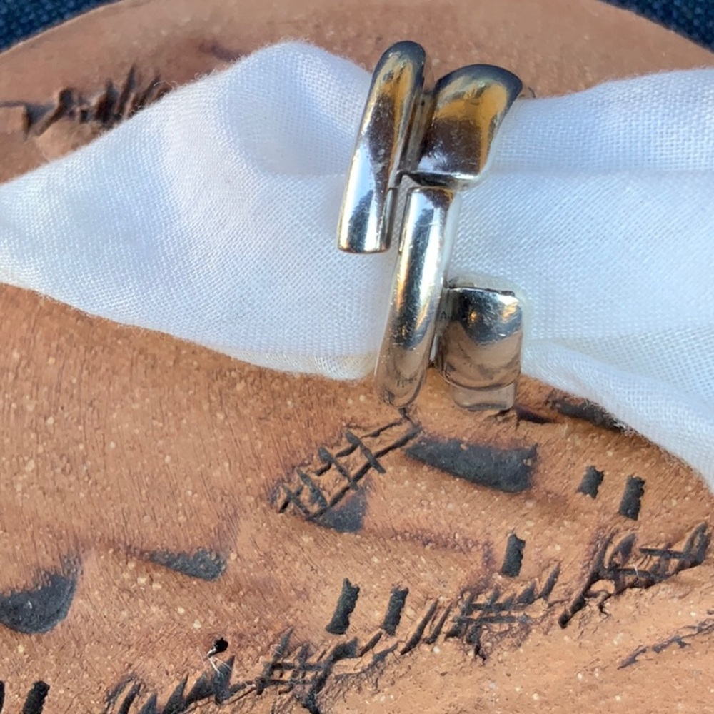 Lilly Barrack-Ring - Picture 2 of 5